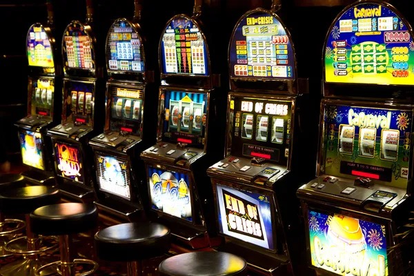 Payout table and symbol combinations